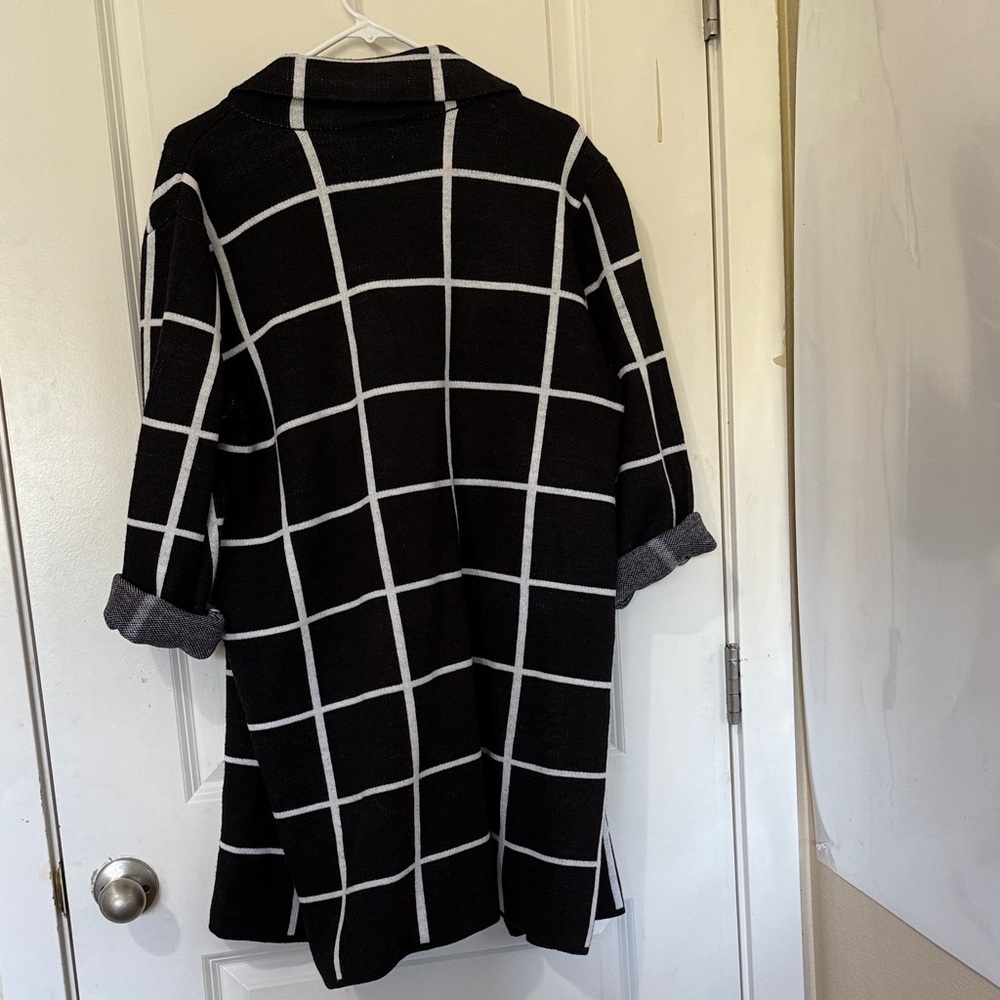 Anne Klein Black and White Knit Sweater - Picture 6 of 7